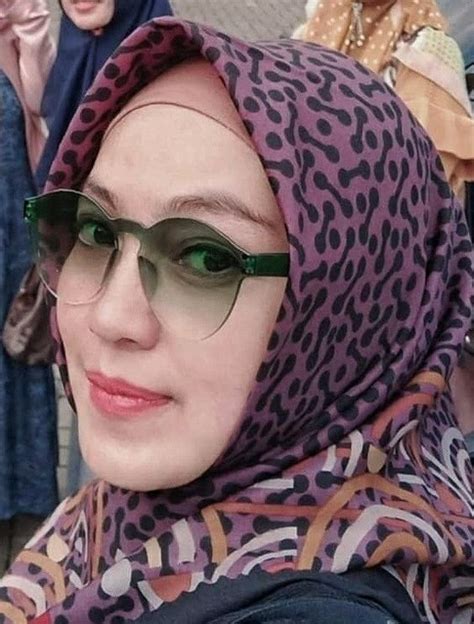 Tante Viral Jilbab Buat Konten Prank ODGJ Top Trend 2025